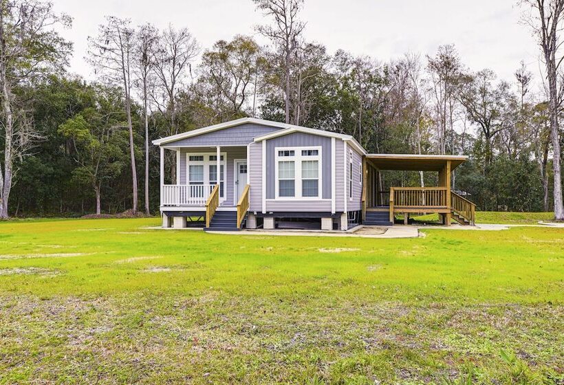 Peaceful Starke Retreat W/ Deck: 6 Mi To Downtown!