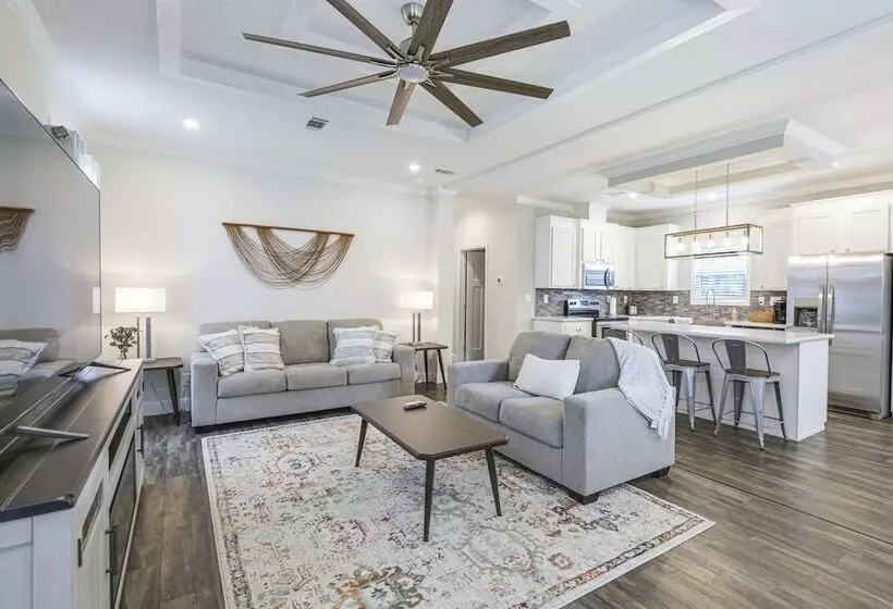 Peaceful Starke Retreat W/ Deck: 6 Mi To Downtown!