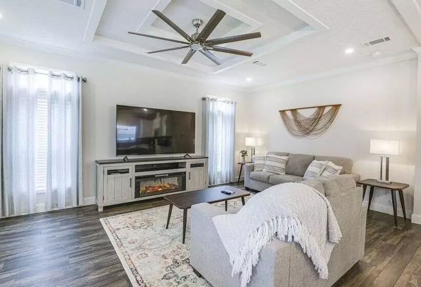 Peaceful Starke Retreat W/ Deck: 6 Mi To Downtown!