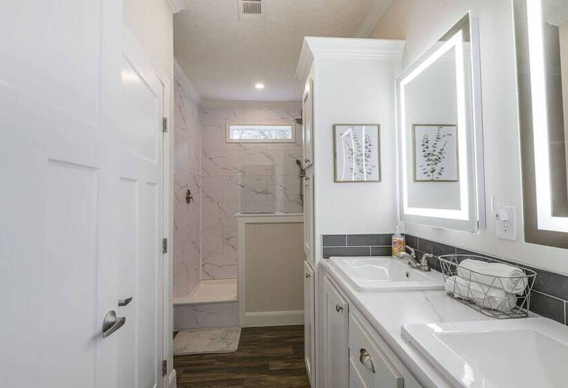 Peaceful Starke Retreat W/ Deck: 6 Mi To Downtown!