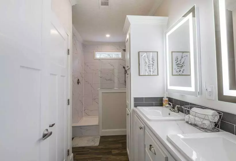 Peaceful Starke Retreat W/ Deck: 6 Mi To Downtown!