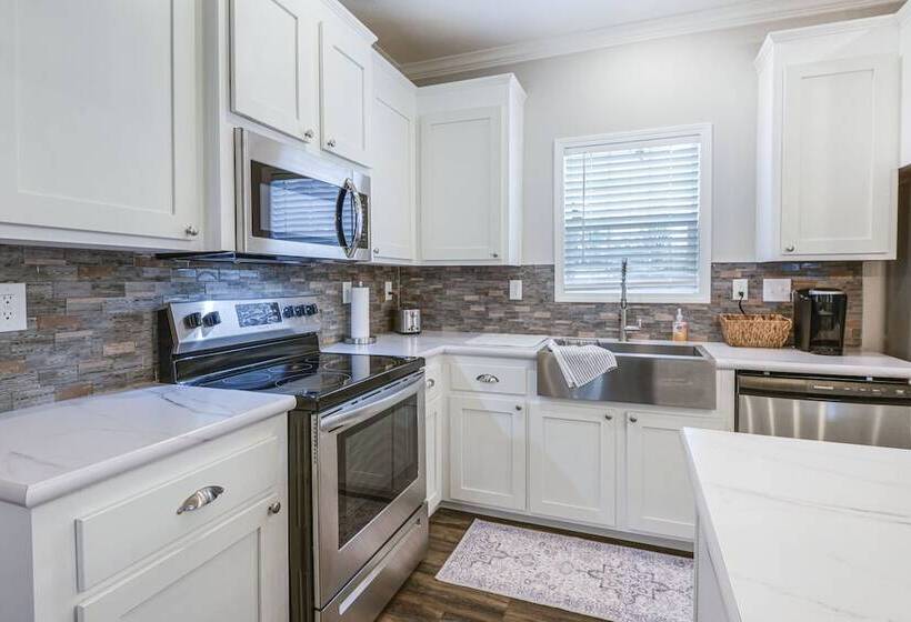 Peaceful Starke Retreat W/ Deck: 6 Mi To Downtown!