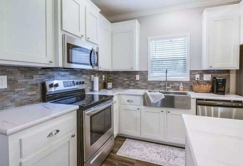 Peaceful Starke Retreat W/ Deck: 6 Mi To Downtown!