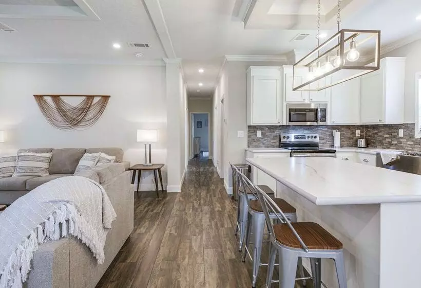 Peaceful Starke Retreat W/ Deck: 6 Mi To Downtown!