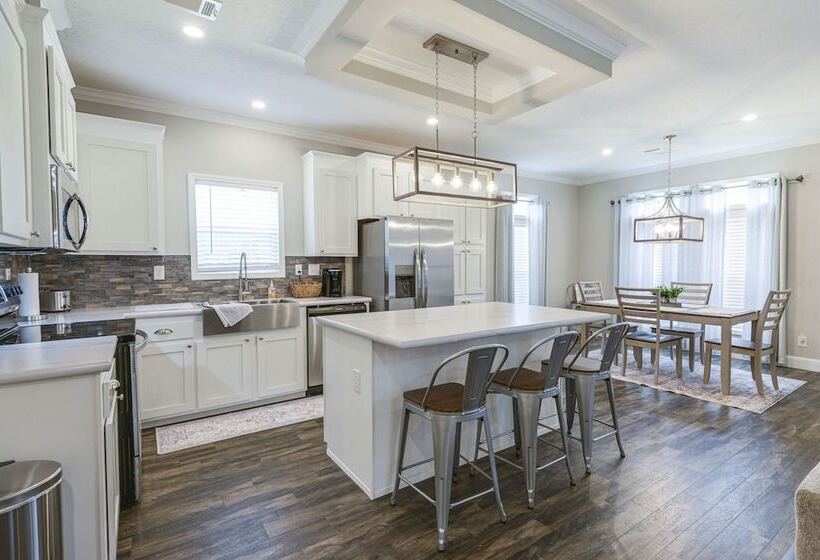 Peaceful Starke Retreat W/ Deck: 6 Mi To Downtown!