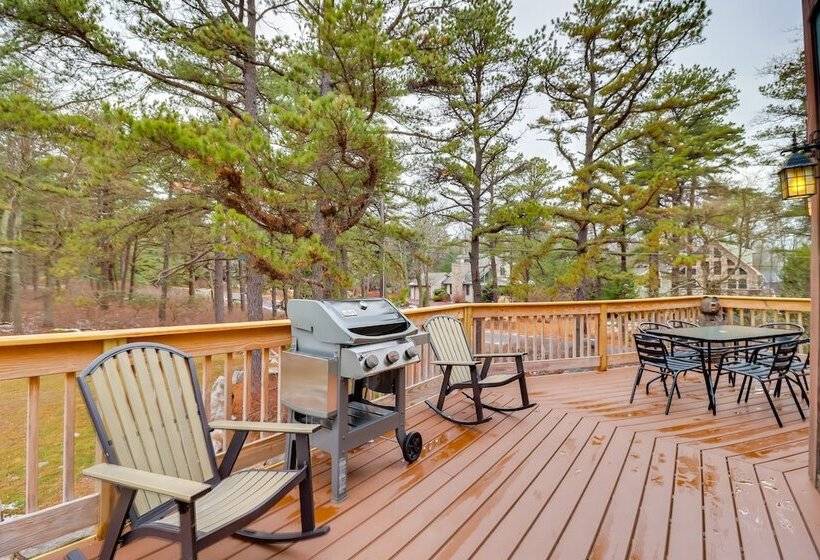Pennsylvania Escape W/ Hot Tub, Deck, & Fire Pit!