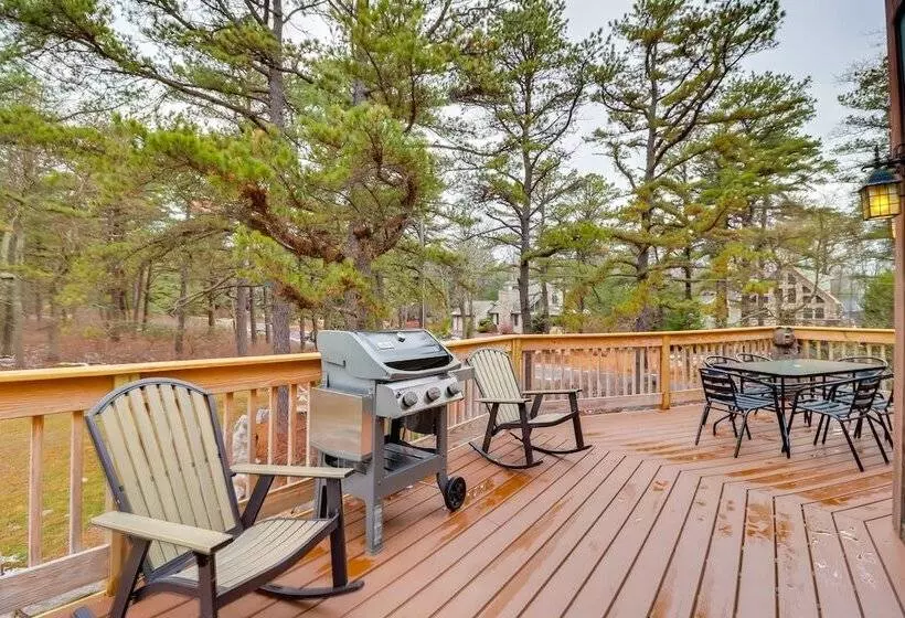 Pennsylvania Escape W/ Hot Tub, Deck, & Fire Pit!