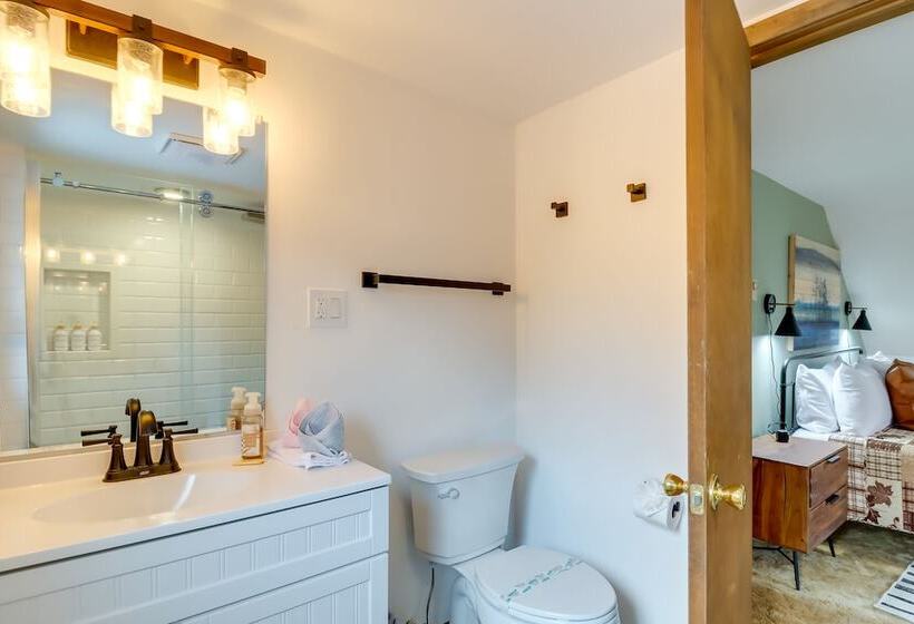 Pennsylvania Escape W/ Hot Tub, Deck, & Fire Pit!