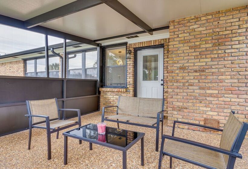 Pensacola Home W/ Screened Porch: 10 Mi To Beach!