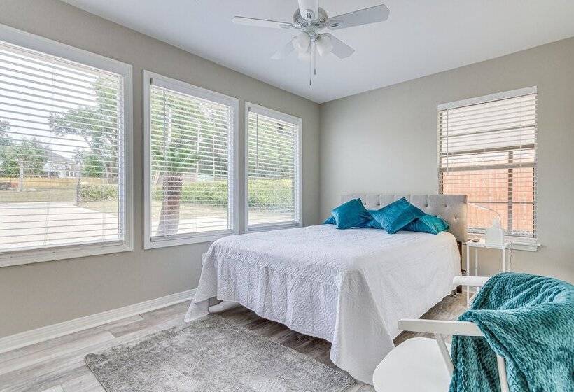 Pensacola Home W/ Screened Porch: 10 Mi To Beach!