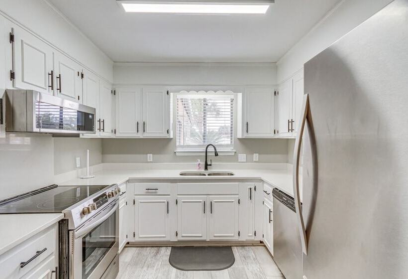 Pensacola Home W/ Screened Porch: 10 Mi To Beach!