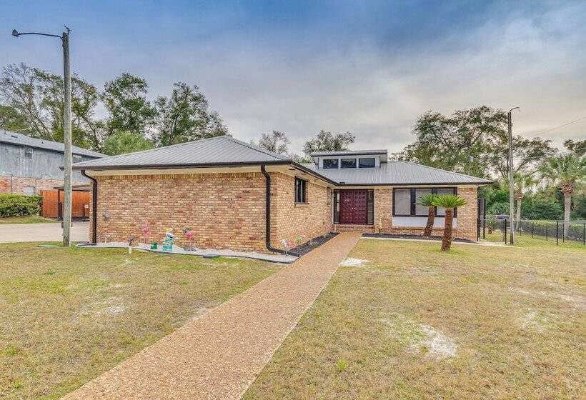 Pensacola Home W/ Screened Porch: 10 Mi To Beach!