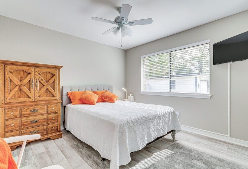 Pensacola Home W/ Screened Porch: 10 Mi To Beach!