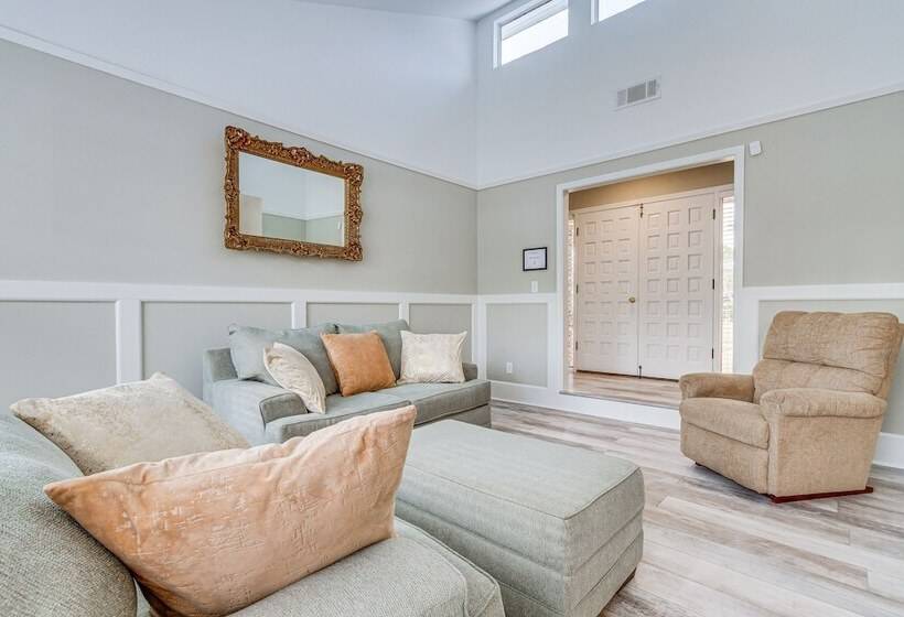 Pensacola Home W/ Screened Porch: 10 Mi To Beach!