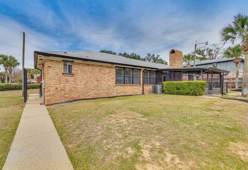 Pensacola Home W/ Screened Porch: 10 Mi To Beach!
