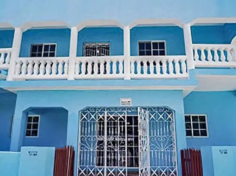 پانسیون Scarlett Guesthouse By The Sea