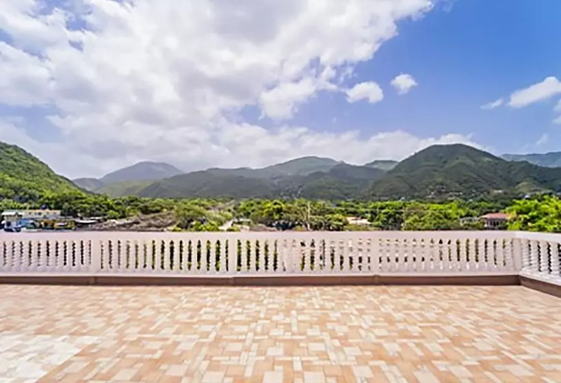 پانسیون Scarlett Guesthouse By The Sea