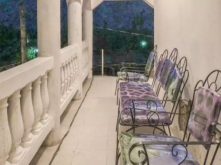 پانسیون Scarlett Guesthouse By The Sea