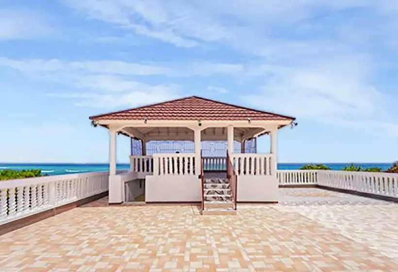 پانسیون Scarlett Guesthouse By The Sea