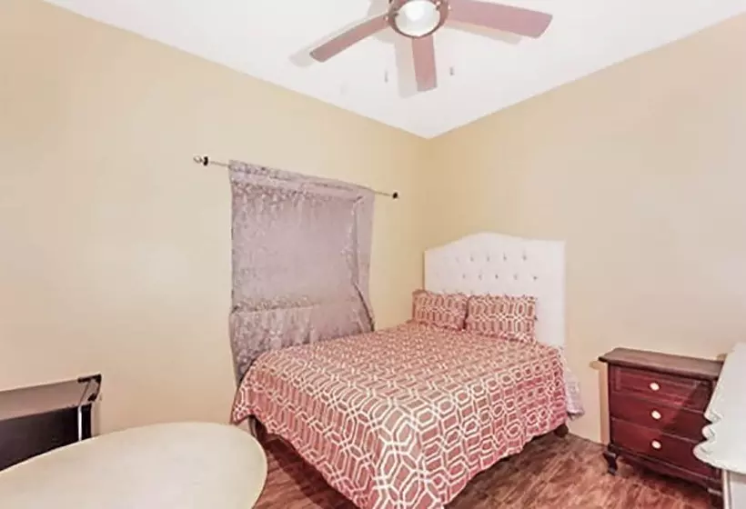پانسیون Scarlett Guesthouse By The Sea