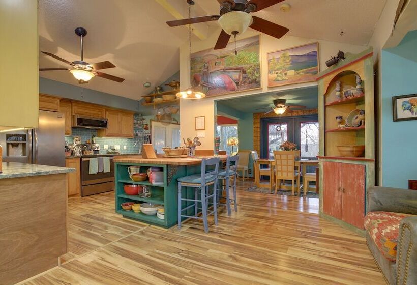 Pet Friendly Austin Home W/ Deck & Private Hot Tub