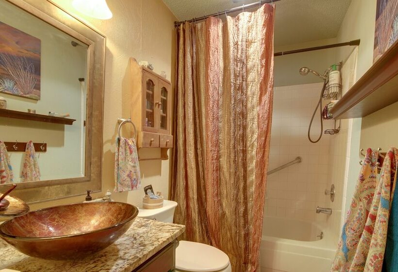 Pet Friendly Austin Home W/ Deck & Private Hot Tub