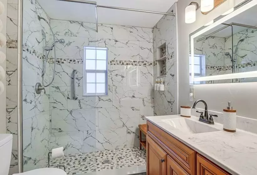 Pet Friendly Florida Escape W/ Patio & Fire Pit!