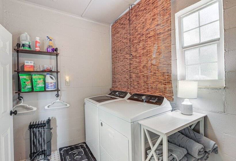 Pet Friendly Florida Escape W/ Patio & Fire Pit!