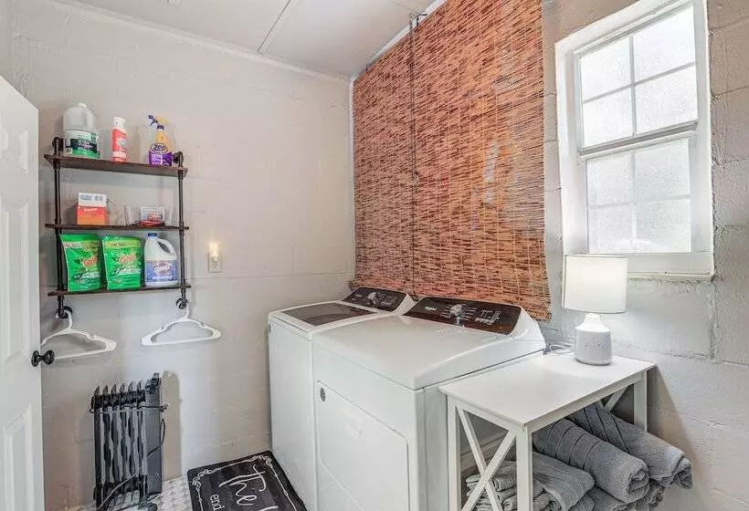 Pet Friendly Florida Escape W/ Patio & Fire Pit!