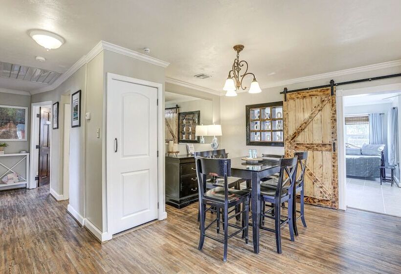 Pet Friendly Florida Escape W/ Patio & Fire Pit!