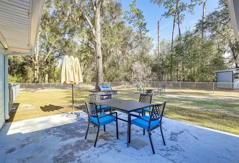 Pet Friendly Florida Escape W/ Patio & Fire Pit!