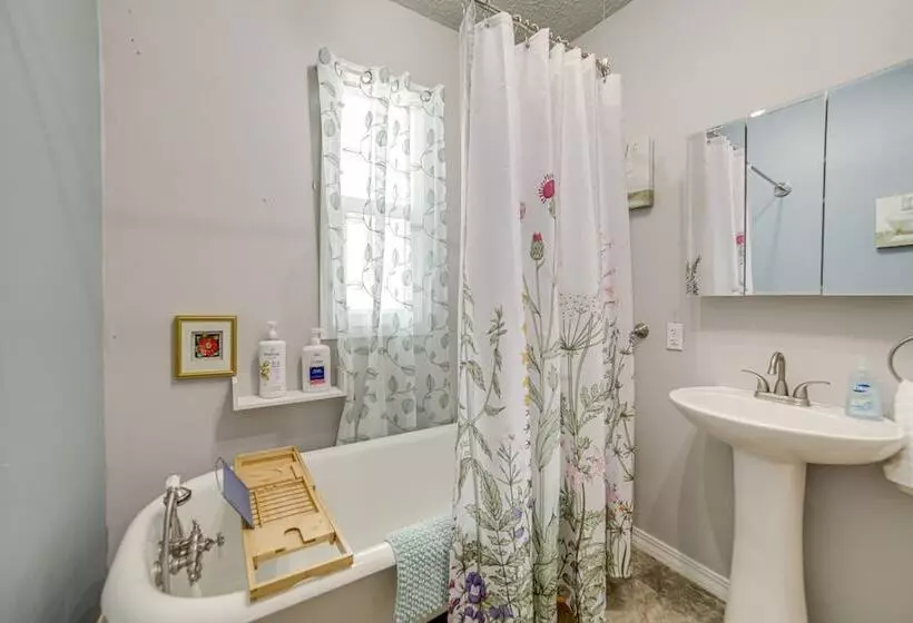 Pet Friendly Pocatello Home: Steps To Downtown!