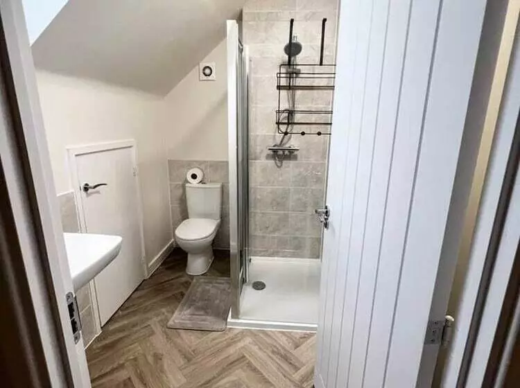 Residenssi Beautiful 3 Bed House In Bradford