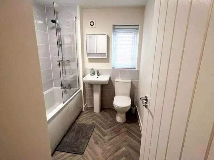 Residenssi Beautiful 3 Bed House In Bradford