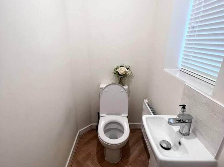 اقامتگاه Beautiful 3 Bed House In Bradford