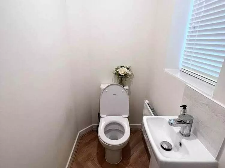 Residenssi Beautiful 3 Bed House In Bradford