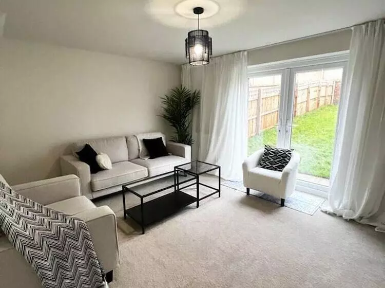 Residenssi Beautiful 3 Bed House In Bradford