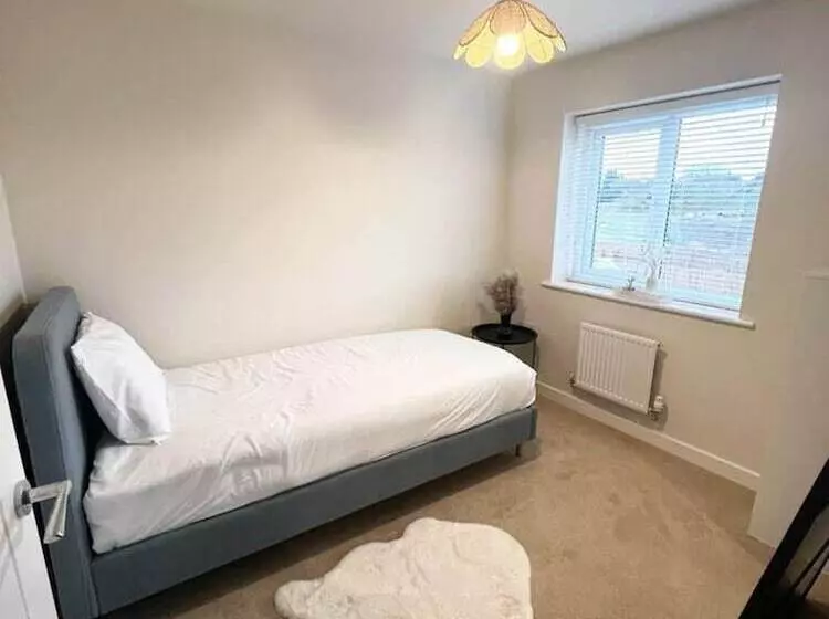 Residenssi Beautiful 3 Bed House In Bradford