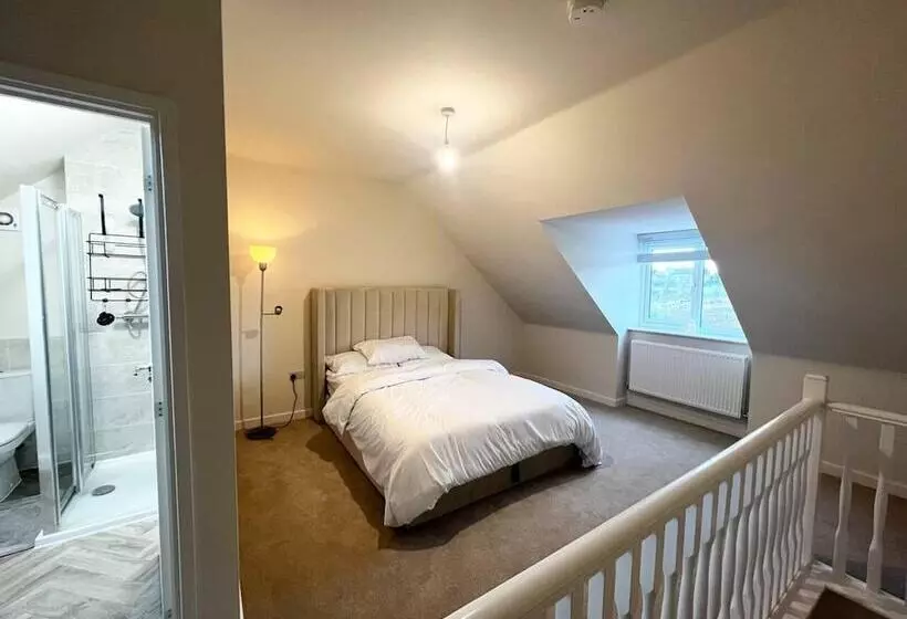 Residenssi Beautiful 3 Bed House In Bradford