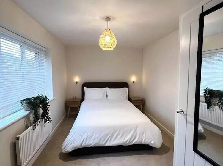 Residenssi Beautiful 3 Bed House In Bradford