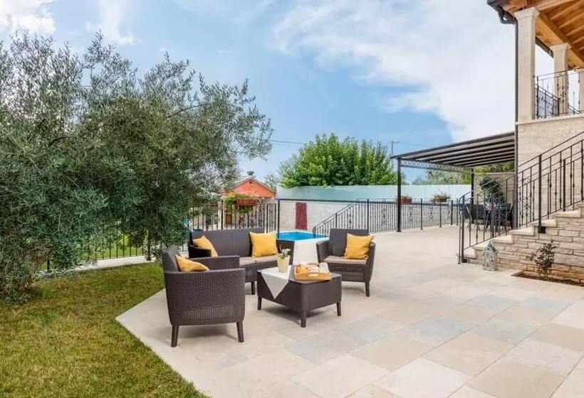 Residenssi Beautiful Villa Dussich In Oprtalj, Novaki