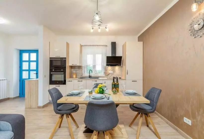 Residenssi Beautiful Villa Dussich In Oprtalj, Novaki