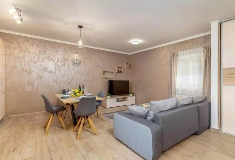 Residenssi Beautiful Villa Dussich In Oprtalj, Novaki