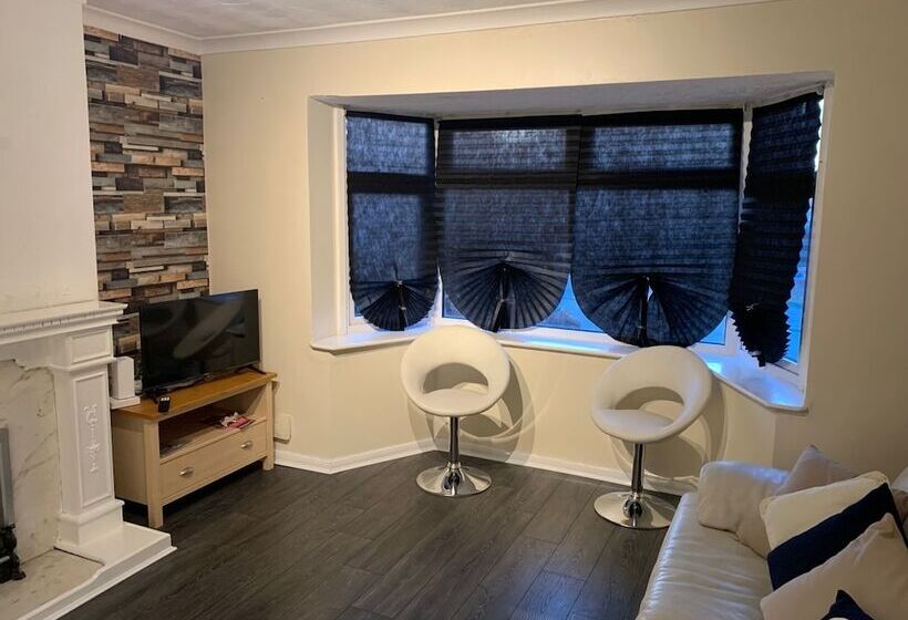 إقامة Lovely Contractor/family House London