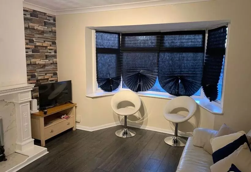 Residenssi Lovely Contractor/family House London