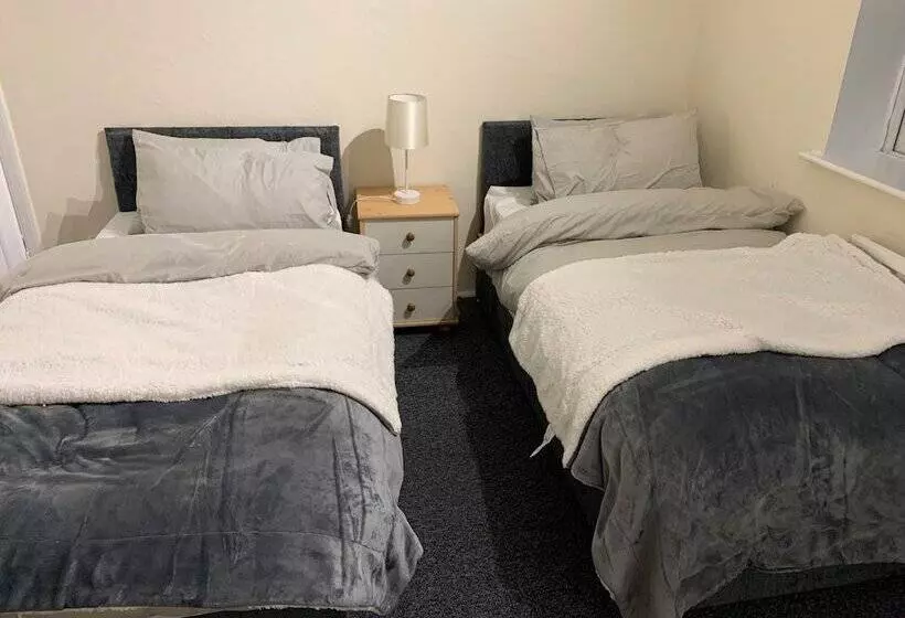 Residenssi Lovely Contractor/family House London