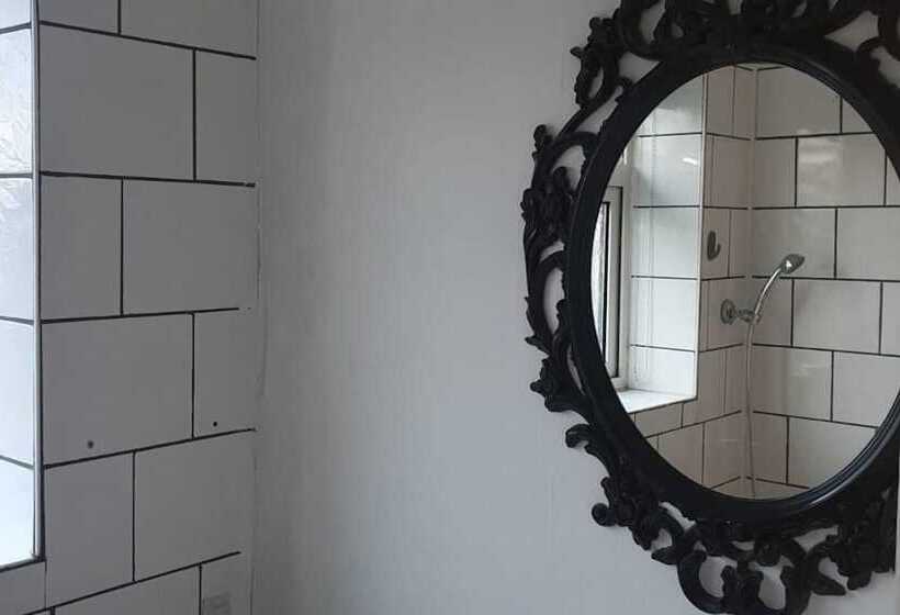 إقامة Lovely Contractor/family House London