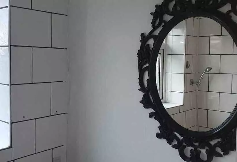 Residenssi Lovely Contractor/family House London