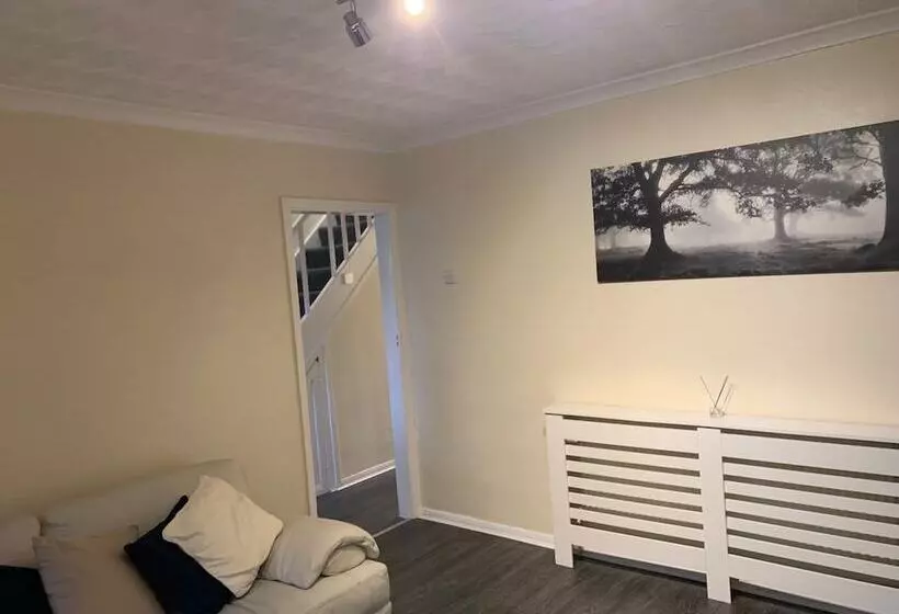 Residenssi Lovely Contractor/family House London