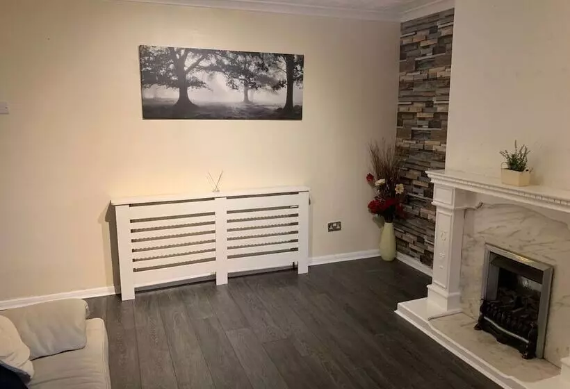 Residenssi Lovely Contractor/family House London